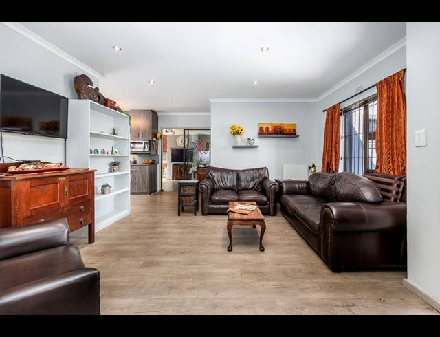 3 BEDROOM HOUSE FOR SALE IN VIKING VILLAGE
